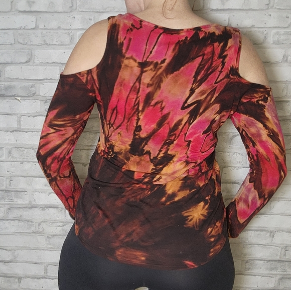 TMG New York Cold Shoulder Red Brown Tie Dye Top - Picture 12 of 14
